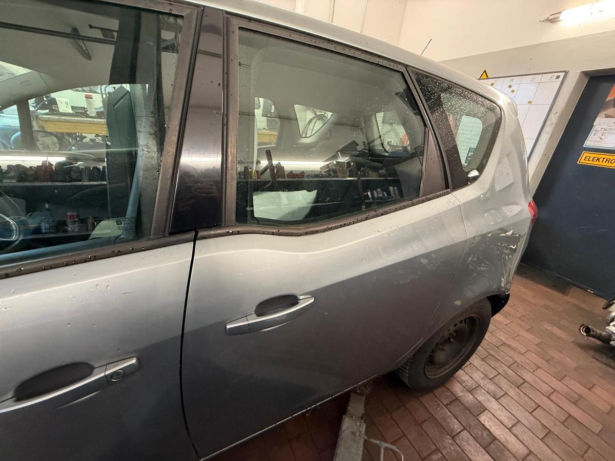 Opel Meriva B BJ10 original T&uuml;r hinten links Z179 Silbersee Metallic Rohbau